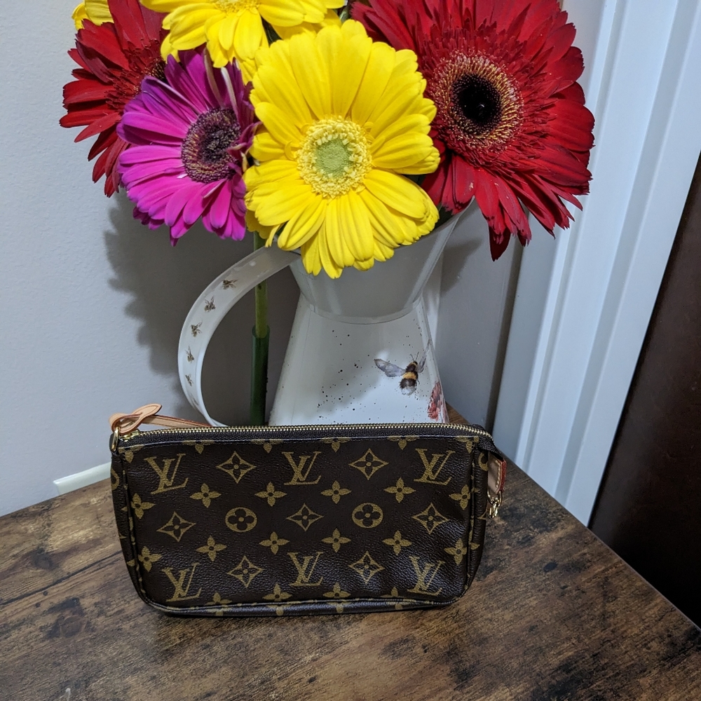 Louis Vuitton Pochette